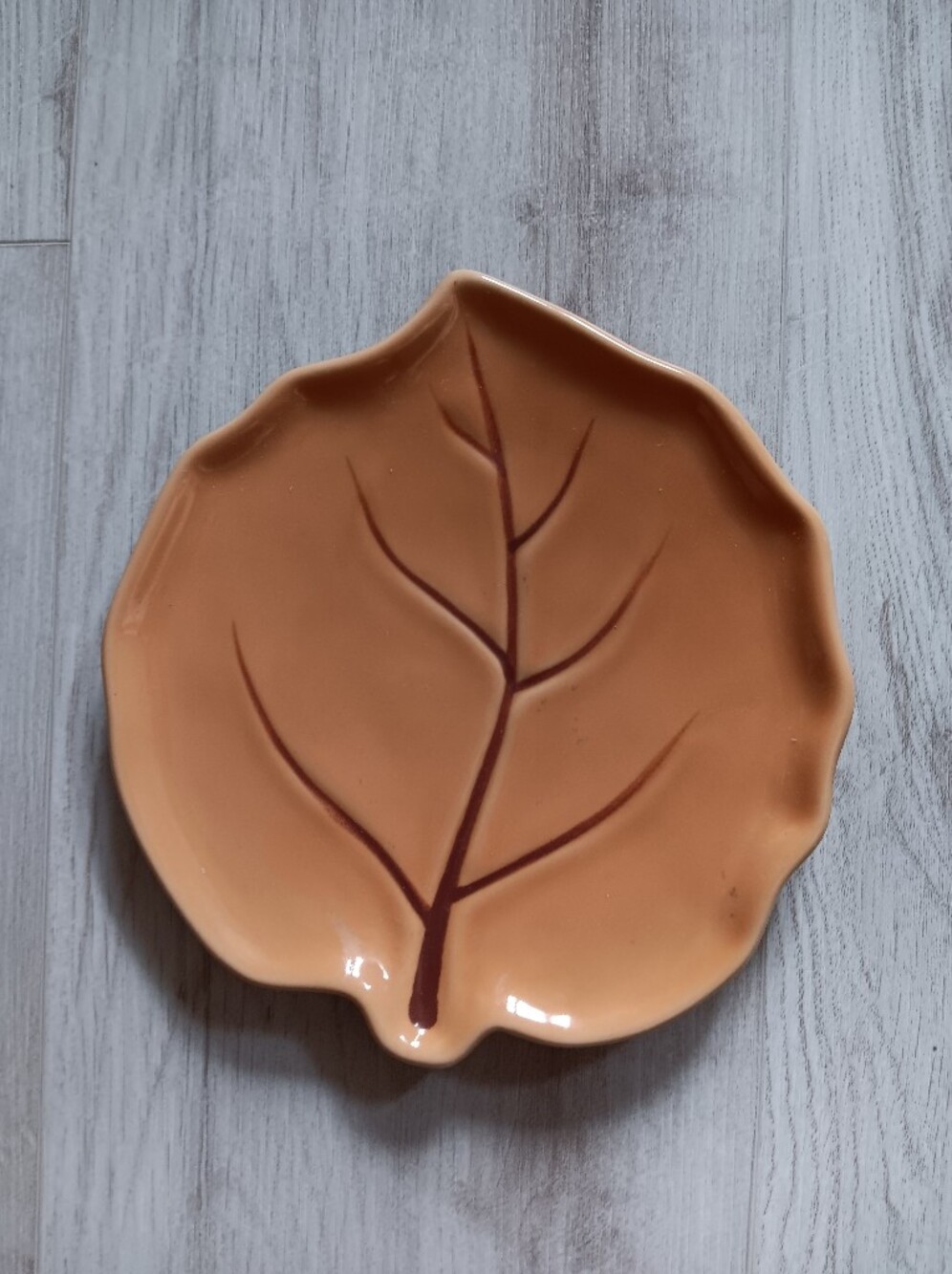 Pottery Barn Leaf Shaped Ceramic Plate Tan 7"